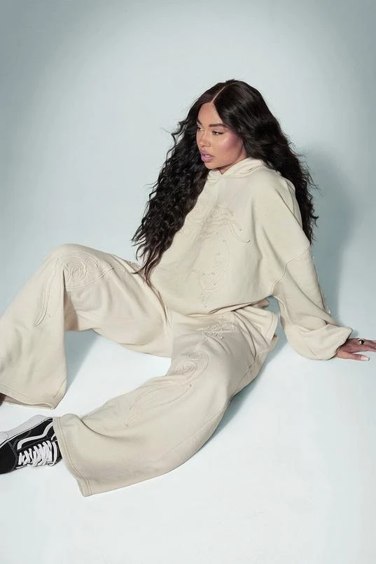 BOOHOO Kourtney Kardashian Barker Applique Jogger 4 BOOHOO Kourtney Kardashian Barker Applique Jogger - Image 4