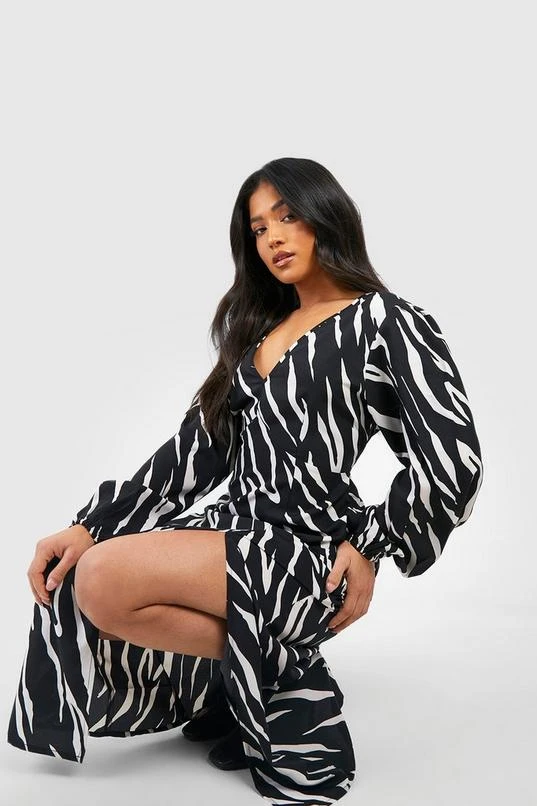 BOOHOO Petite Animal Print Blouson Sleeve Midi Dress 3 BOOHOO Petite Animal Print Blouson Sleeve Midi Dress - Image 3