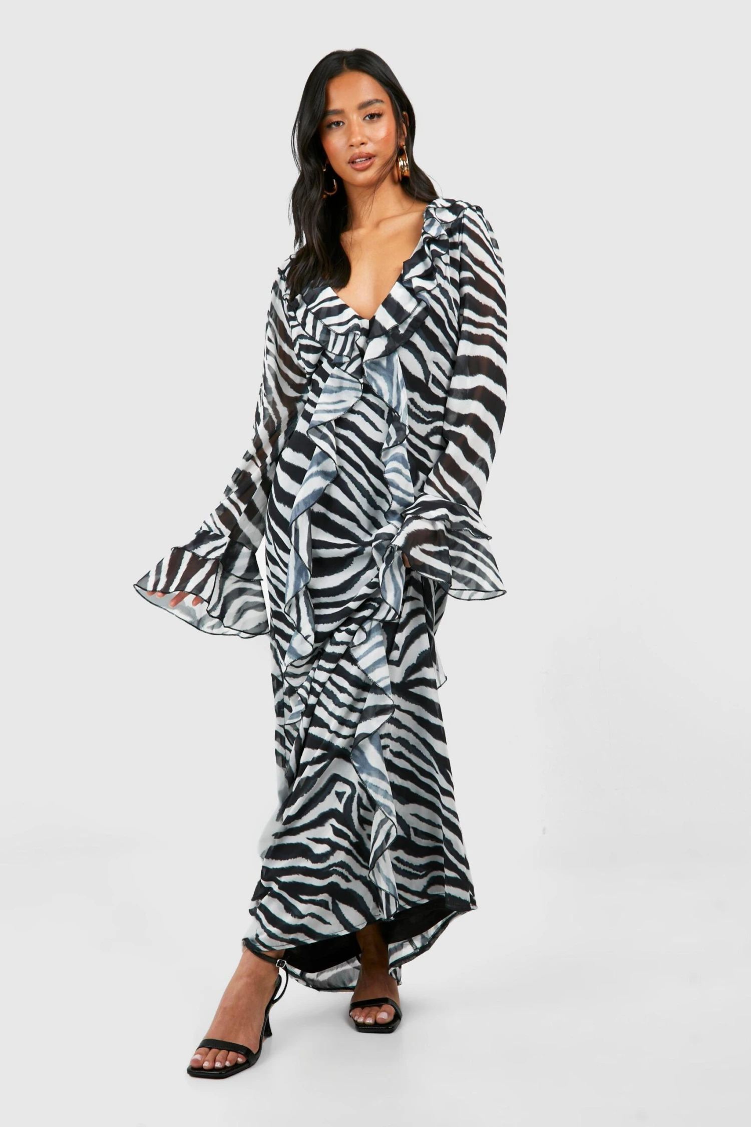 BOOHOO Petite Plunge Ruffle Flare Sleeve Woven Maxi Dress 5 BOOHOO Petite Plunge Ruffle Flare Sleeve Woven Maxi Dress - Image 5