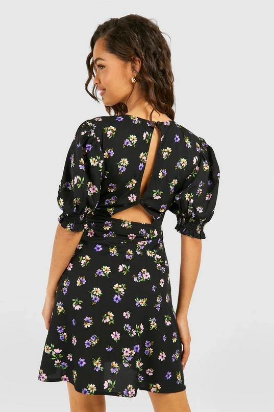 BOOHOO Ditsy Floral Puff Sleeve Smock Dress 2 BOOHOO Ditsy Floral Puff Sleeve Smock Dress - Image 2