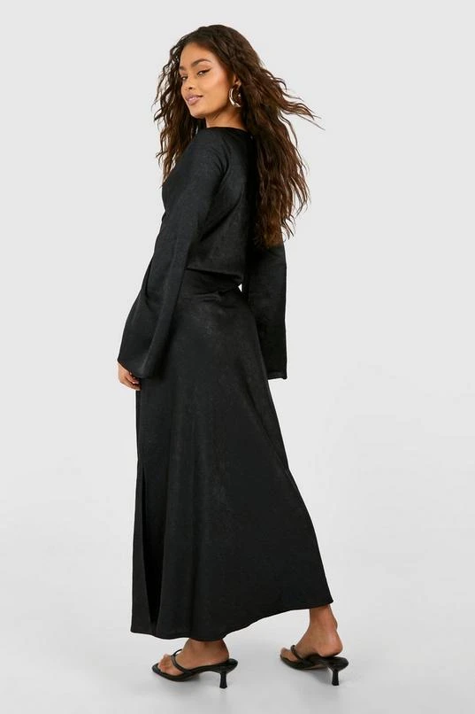 BOOHOO Textured Satin Column Maxi Dress 2 BOOHOO Textured Satin Column Maxi Dress - Image 2