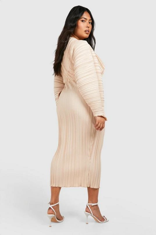 BOOHOO Plus Wide Plisse Batwing Midi Column Dress 2 BOOHOO Plus Wide Plisse Batwing Midi Column Dress - Image 2