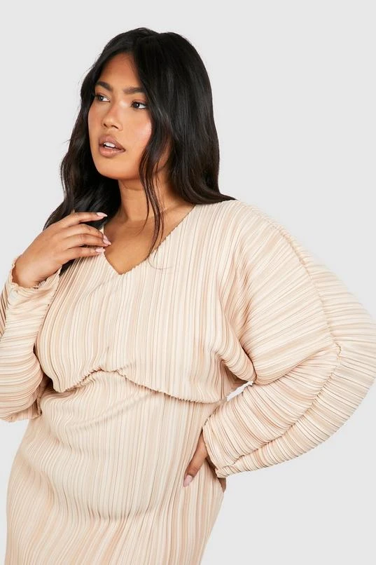 BOOHOO Plus Wide Plisse Batwing Midi Column Dress 4 BOOHOO Plus Wide Plisse Batwing Midi Column Dress - Image 4