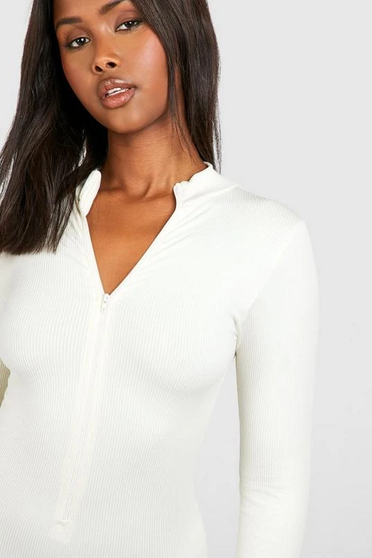 BOOHOO Seamless Zip Up Short Unitard 4 BOOHOO Seamless Zip Up Short Unitard - Image 4