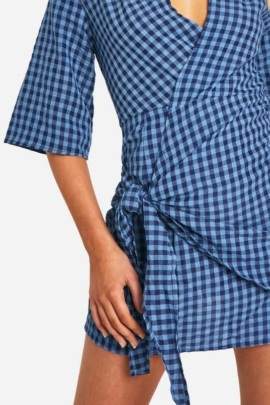BOOHOO Textured Gingham Wrap Dress 4 BOOHOO Textured Gingham Wrap Dress - Image 4