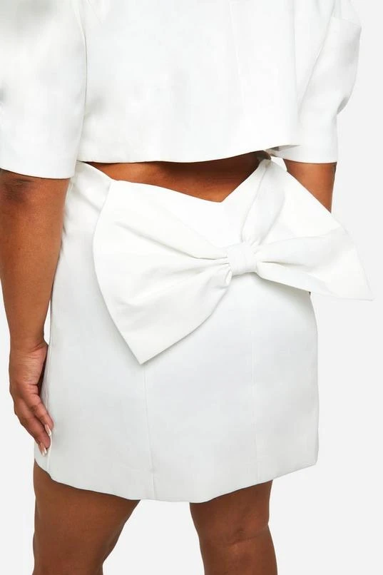BOOHOO Plus Bow Detail Puff Sleeve Blazer Dress 4 BOOHOO Plus Bow Detail Puff Sleeve Blazer Dress - Image 4