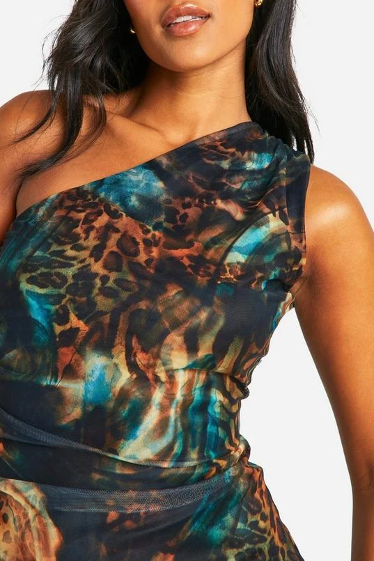 BOOHOO Tall Asymmetric Ruched Animal Print Maxi Dress 4 BOOHOO Tall Asymmetric Ruched Animal Print Maxi Dress - Image 4