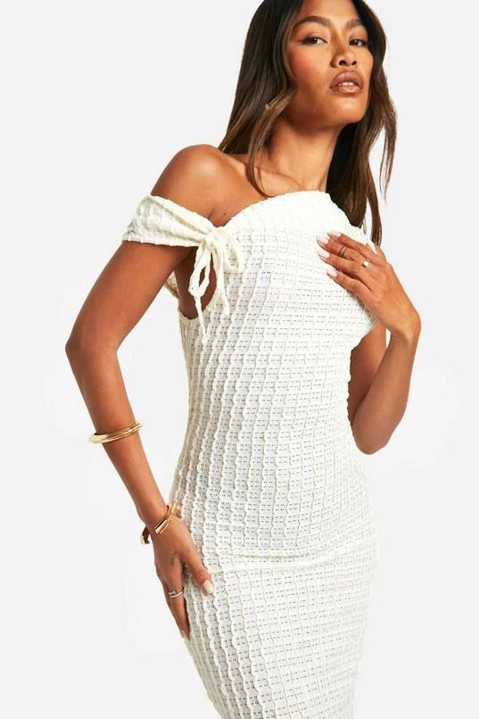BOOHOO Asymmetric Textured Midi Dress 4 BOOHOO Asymmetric Textured Midi Dress - Image 4