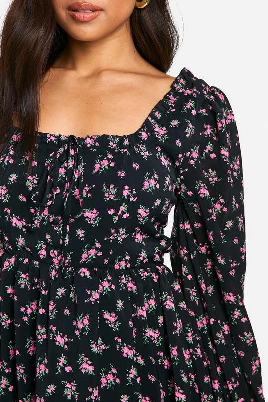 BOOHOO Petite Ditsy Floral Volume Sleeve Skater Dress 4 BOOHOO Petite Ditsy Floral Volume Sleeve Skater Dress - Image 4