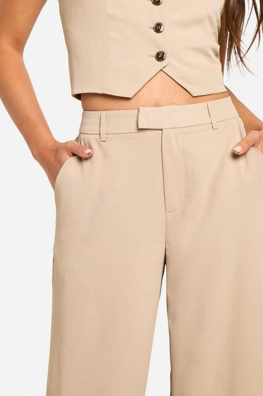 BOOHOO Wide Leg Relaxed Fit Dress Pants 4 BOOHOO Wide Leg Relaxed Fit Dress Pants - Image 4
