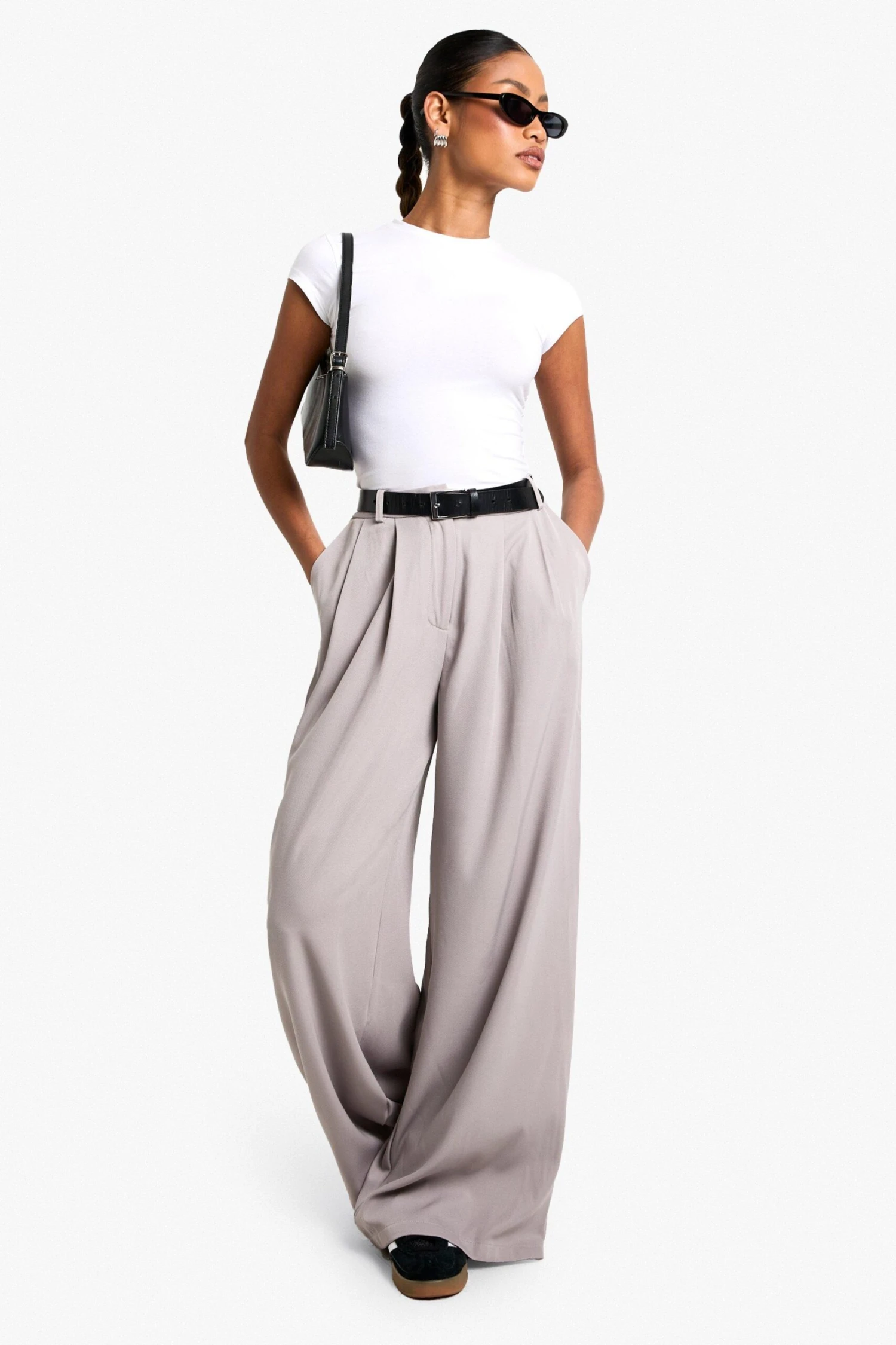 BOOHOO Pleat Detail Tailored Wide Leg Trousers 5 BOOHOO Pleat Detail Tailored Wide Leg Trousers - Image 5
