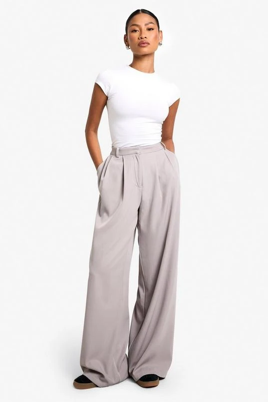 BOOHOO Pleat Detail Tailored Wide Leg Trousers 3 BOOHOO Pleat Detail Tailored Wide Leg Trousers - Image 3