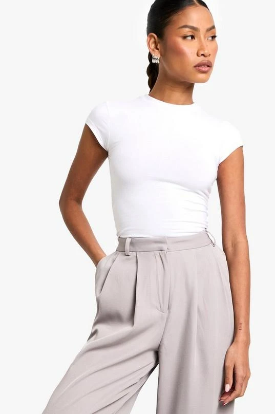 BOOHOO Pleat Detail Tailored Wide Leg Trousers 4 BOOHOO Pleat Detail Tailored Wide Leg Trousers - Image 4