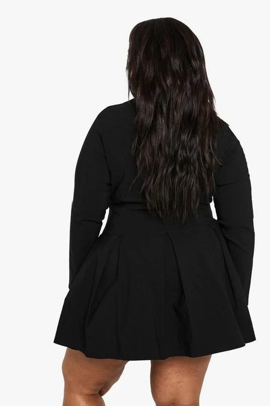 BOOHOO Plus Long Sleeve Corset Detail Plunge Pleated Hem Dress 2 BOOHOO Plus Long Sleeve Corset Detail Plunge Pleated Hem Dress - Image 2