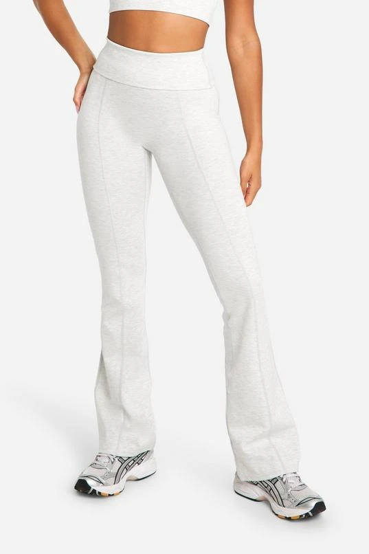 BOOHOO Dsgn Studio Supersoft Sculpt Flared Legging 4 BOOHOO Dsgn Studio Supersoft Sculpt Flared Legging - Image 4