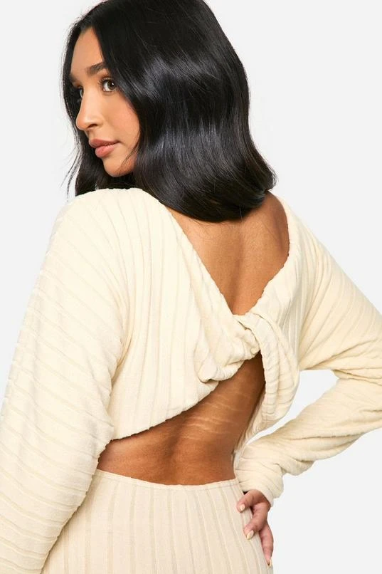 BOOHOO Emily Shak Maternity Textured Twist Back Detail Maxi Dress 4 BOOHOO Emily Shak Maternity Textured Twist Back Detail Maxi Dress - Image 4