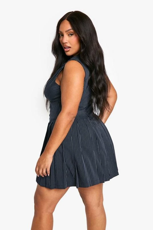 BOOHOO Plus Woven Stripe Plunge Pleated Dress 2 BOOHOO Plus Woven Stripe Plunge Pleated Dress - Image 2
