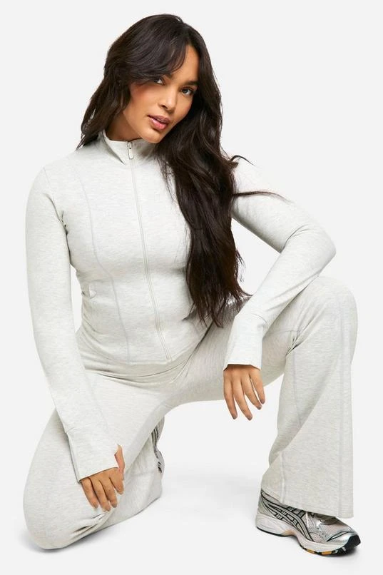 BOOHOO Plus Dsgn Studio Supersoft Sculpt Zip Through Jacket 3 BOOHOO Plus Dsgn Studio Supersoft Sculpt Zip Through Jacket - Image 3