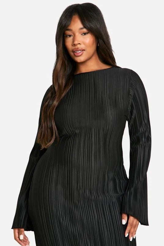 BOOHOO Plus Plisse Flared Sleeve Low Back Column Midi Dress 4 BOOHOO Plus Plisse Flared Sleeve Low Back Column Midi Dress - Image 4