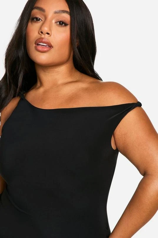 BOOHOO Plus Slinky Twist Shoulder Maxi Dress 4 BOOHOO Plus Slinky Twist Shoulder Maxi Dress - Image 4