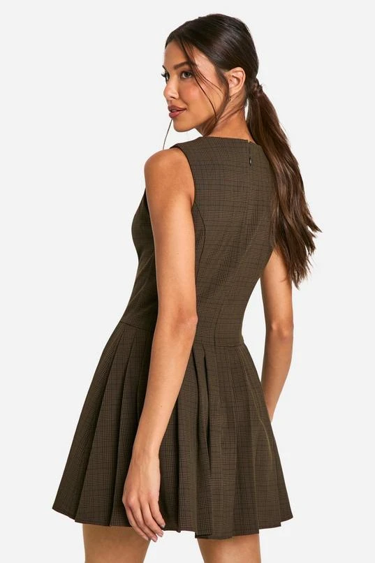 BOOHOO Check Pleated Tailored Dress 2 BOOHOO Check Pleated Tailored Dress - Image 2