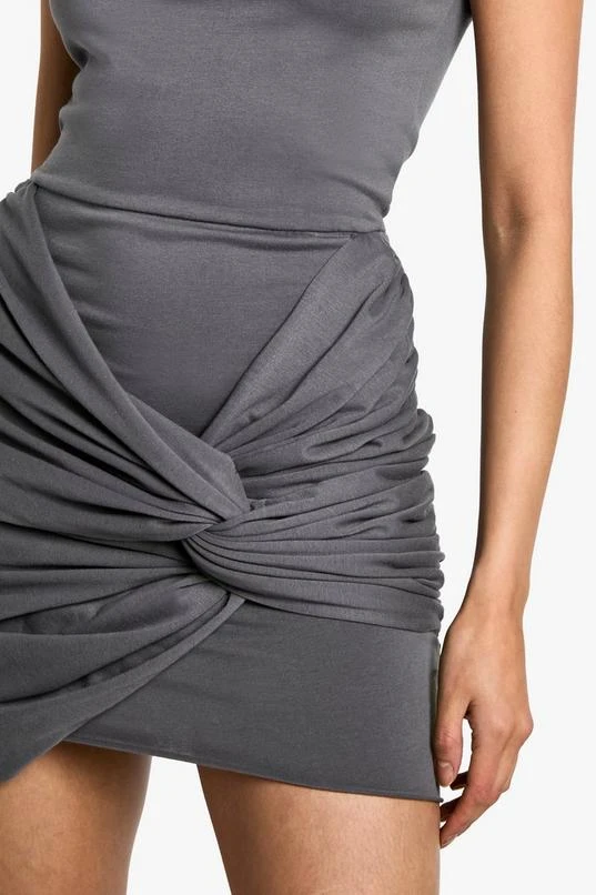 BOOHOO Ruched Shoulder Pad T-shirt Mini Dress 4 BOOHOO Ruched Shoulder Pad T-shirt Mini Dress - Image 4