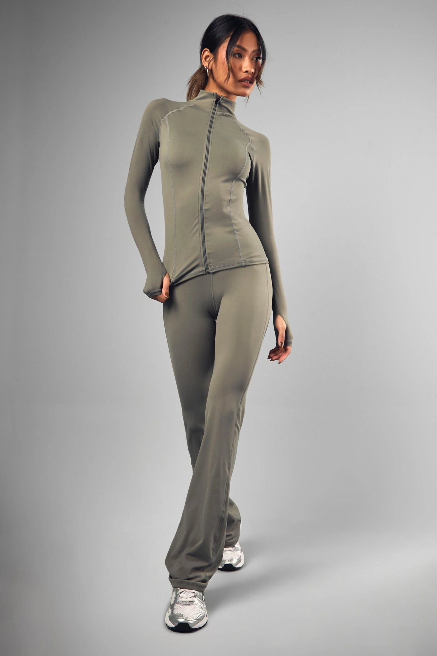 BOOHOO Dsgn Studio Sports Supersoft Sculpt Flared Yoga Legging 5 BOOHOO Dsgn Studio Sports Supersoft Sculpt Flared Yoga Legging - Image 5