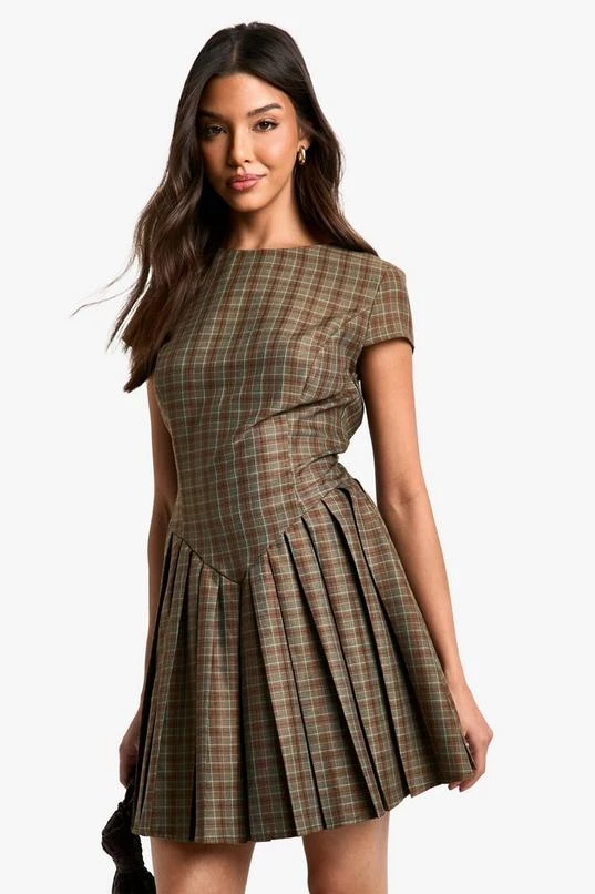 BOOHOO Cap Sleeved Pleated Tailored Dress 3 BOOHOO Cap Sleeved Pleated Tailored Dress - Image 3