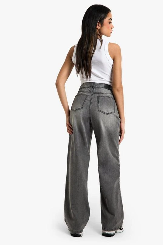 BOOHOO Basic Straight Leg Jean 2 BOOHOO Basic Straight Leg Jean - Image 2