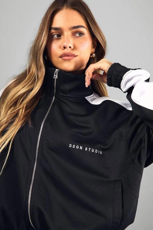 BOOHOO Petite Contrast Zip Through Funnel Neck Jacket 4 BOOHOO Petite Contrast Zip Through Funnel Neck Jacket - Image 4