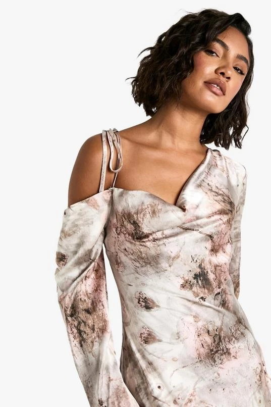 BOOHOO Tall Drape Shoulder Abstract Maxi Dress 4 BOOHOO Tall Drape Shoulder Abstract Maxi Dress - Image 4