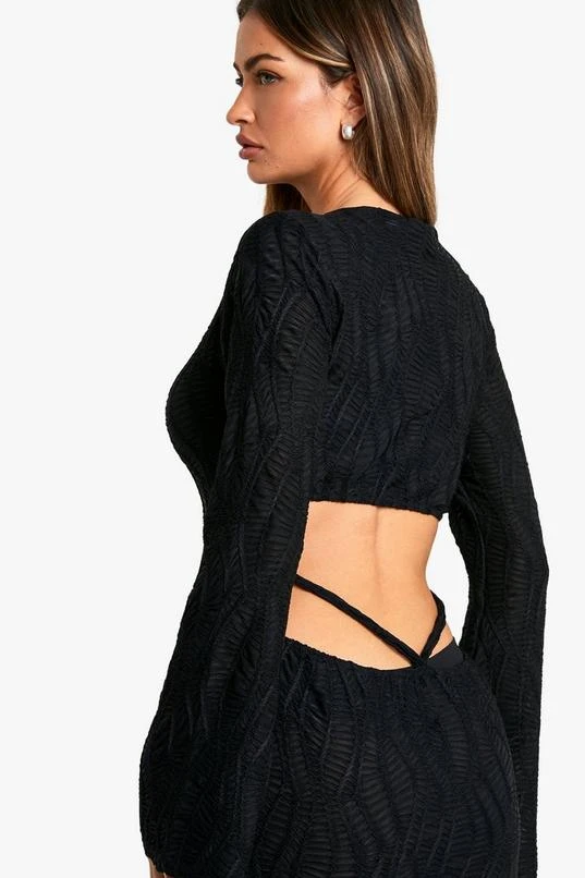 BOOHOO Textured Flare Sleeve Maxi Dress 4 BOOHOO Textured Flare Sleeve Maxi Dress - Image 4