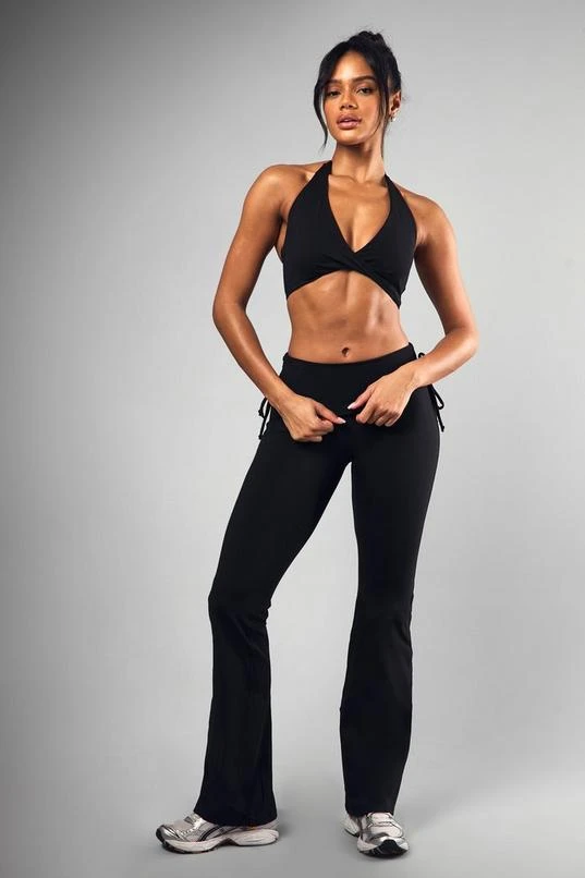 BOOHOO Dsgn Studio Supersoft Sculpt Ruched Side Flared Legging 1 BOOHOO Dsgn Studio Supersoft Sculpt Ruched Side Flared Legging