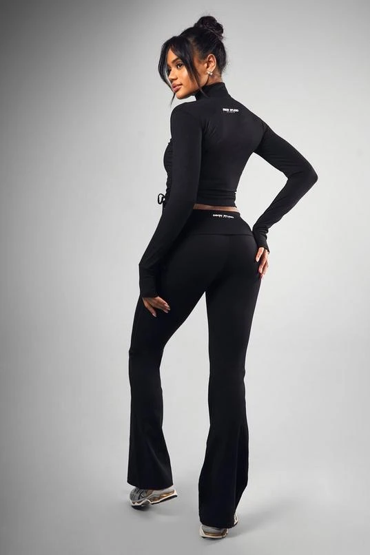 BOOHOO Dsgn Studio Supersoft Sculpt Ruched Side Flared Legging 2 BOOHOO Dsgn Studio Supersoft Sculpt Ruched Side Flared Legging - Image 2
