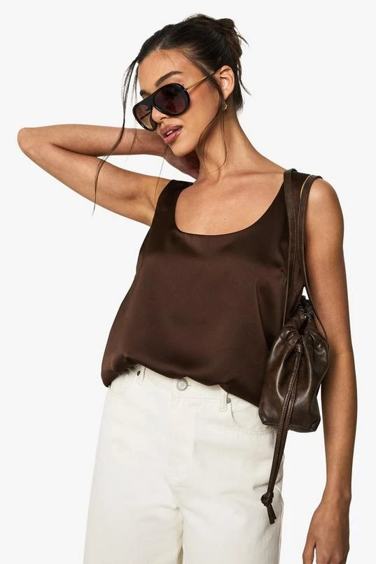 BOOHOO Basic Satin Scoop Neck Cami 3 BOOHOO Basic Satin Scoop Neck Cami - Image 3