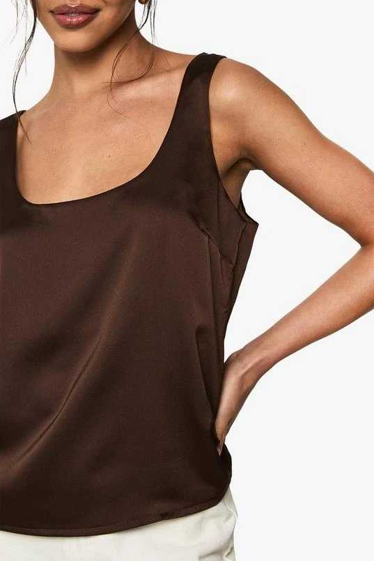 BOOHOO Basic Satin Scoop Neck Cami 4 BOOHOO Basic Satin Scoop Neck Cami - Image 4
