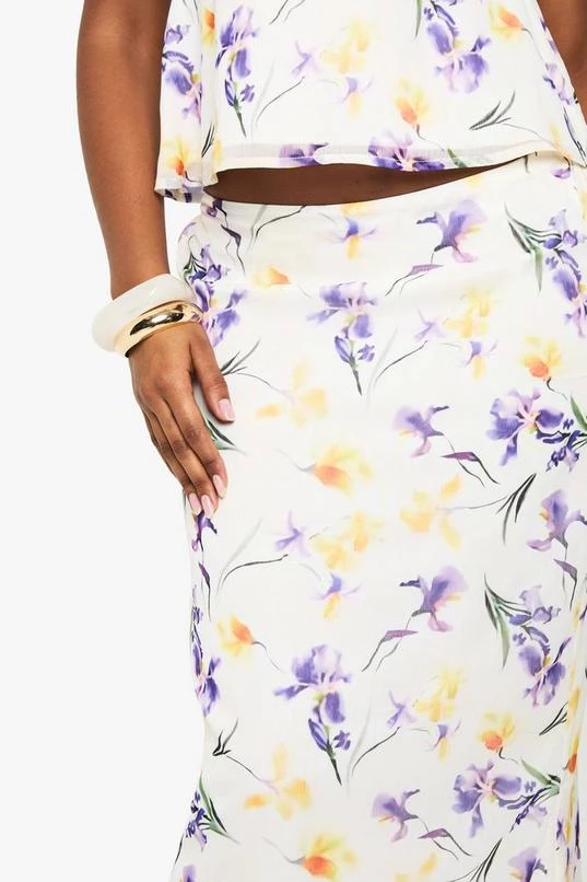 BOOHOO Chiffon Floral Print Maxi Skirt 4 BOOHOO Chiffon Floral Print Maxi Skirt - Image 4