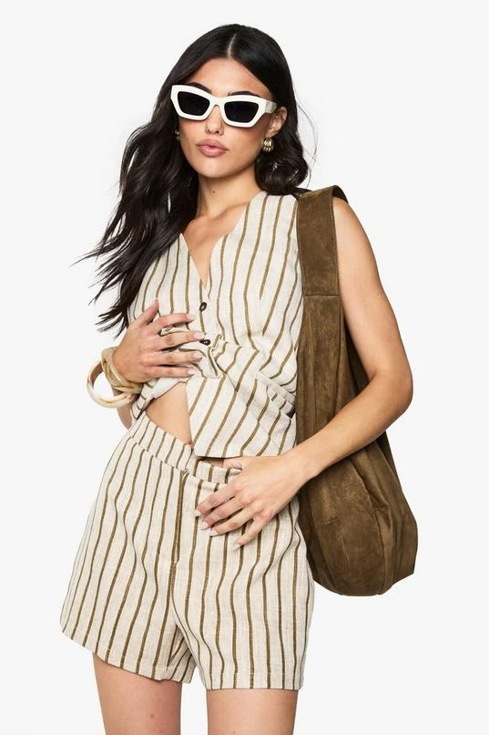 BOOHOO Tailored Pinstripe Linen Look Shorts 3 BOOHOO Tailored Pinstripe Linen Look Shorts - Image 3