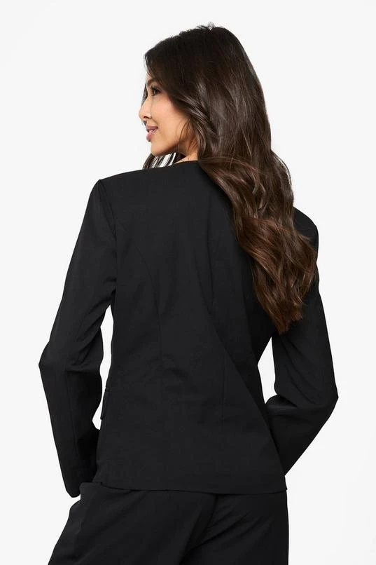 BOOHOO Scoop Neck Button Front Fitted Blazer 2 BOOHOO Scoop Neck Button Front Fitted Blazer - Image 2