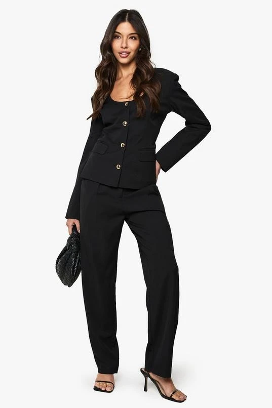 BOOHOO Scoop Neck Button Front Fitted Blazer 4 BOOHOO Scoop Neck Button Front Fitted Blazer - Image 4