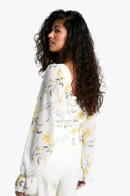 BOOHOO Blurred Ditsy Floral Print Chiffon Balloon Milkmaid Top 2 BOOHOO Blurred Ditsy Floral Print Chiffon Balloon Milkmaid Top - Image 2