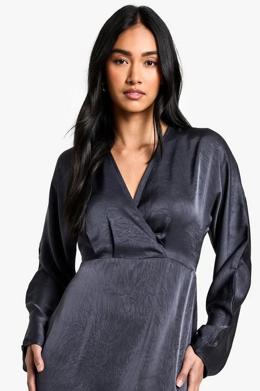 BOOHOO Textured Satin Batwing Maxi Dress 4 BOOHOO Textured Satin Batwing Maxi Dress - Image 4