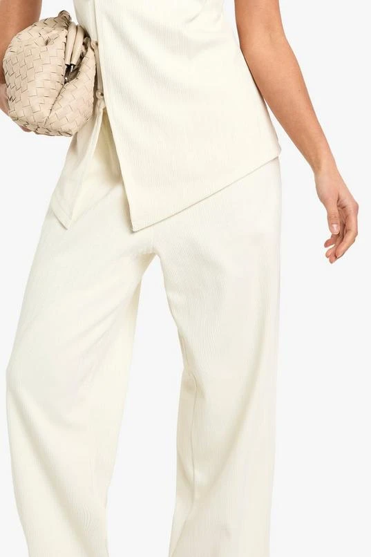 BOOHOO Petite Cord Wide Leg Trouser 4 BOOHOO Petite Cord Wide Leg Trouser - Image 4