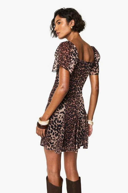 BOOHOO Tall Printed Chiffon Godet Square Neck Tea Dress 2 BOOHOO Tall Printed Chiffon Godet Square Neck Tea Dress - Image 2