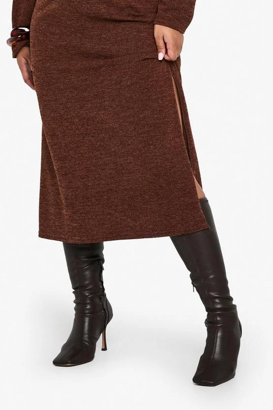 BOOHOO Plus Split Column Midaxi Dress 4 BOOHOO Plus Split Column Midaxi Dress - Image 4