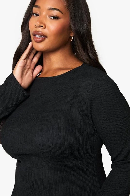 BOOHOO Plus Ripple Texture Bodycon Dress 4 BOOHOO Plus Ripple Texture Bodycon Dress - Image 4