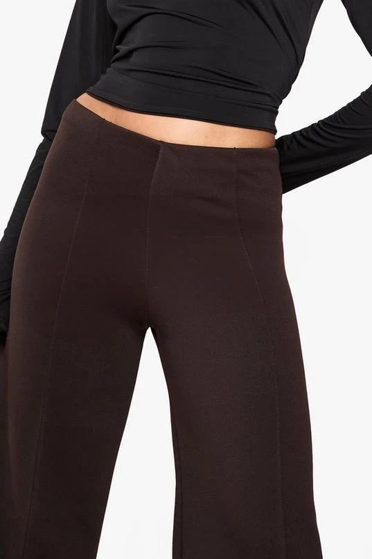 BOOHOO Scuba Pintuck Straight Leg Trouser 4 BOOHOO Scuba Pintuck Straight Leg Trouser - Image 4