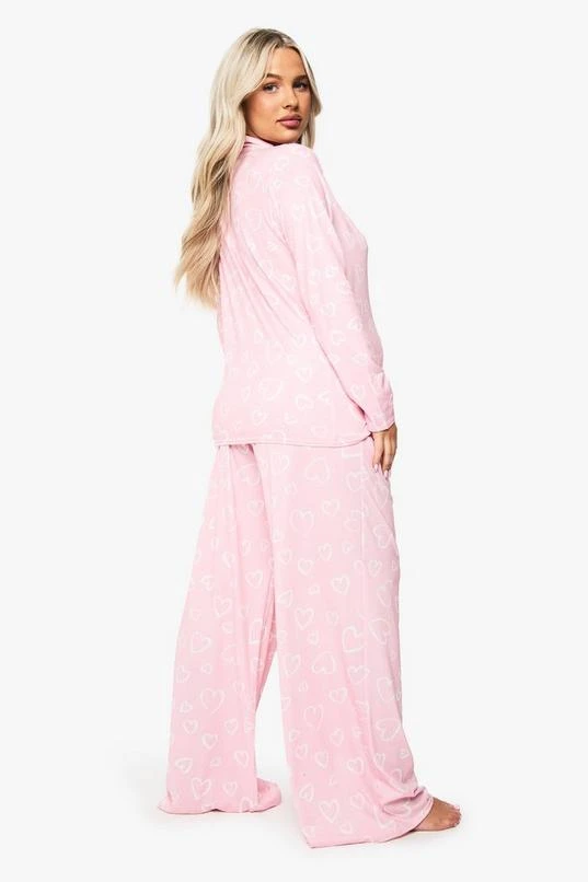 BOOHOO Maternity Heart Print Shirt & Trouser PJ Set 2 BOOHOO Maternity Heart Print Shirt & Trouser PJ Set - Image 2