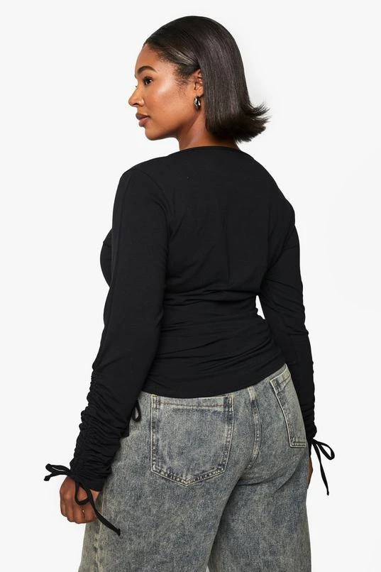 BOOHOO Plus Ruched Sleeve And Body Long Sleeve Top 2 BOOHOO Plus Ruched Sleeve And Body Long Sleeve Top - Image 2