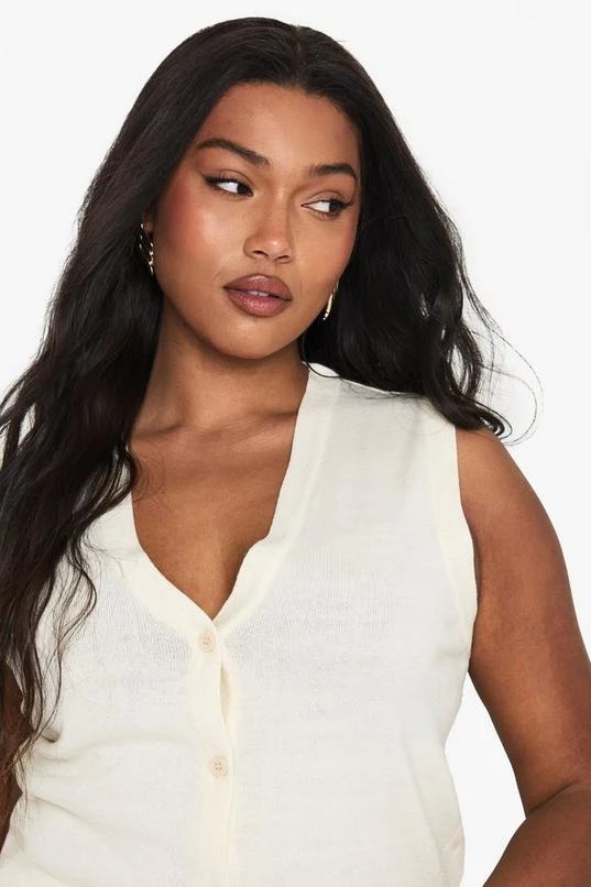 BOOHOO Plus Lightweight Button Through Waistcoat 4 BOOHOO Plus Lightweight Button Through Waistcoat - Image 4
